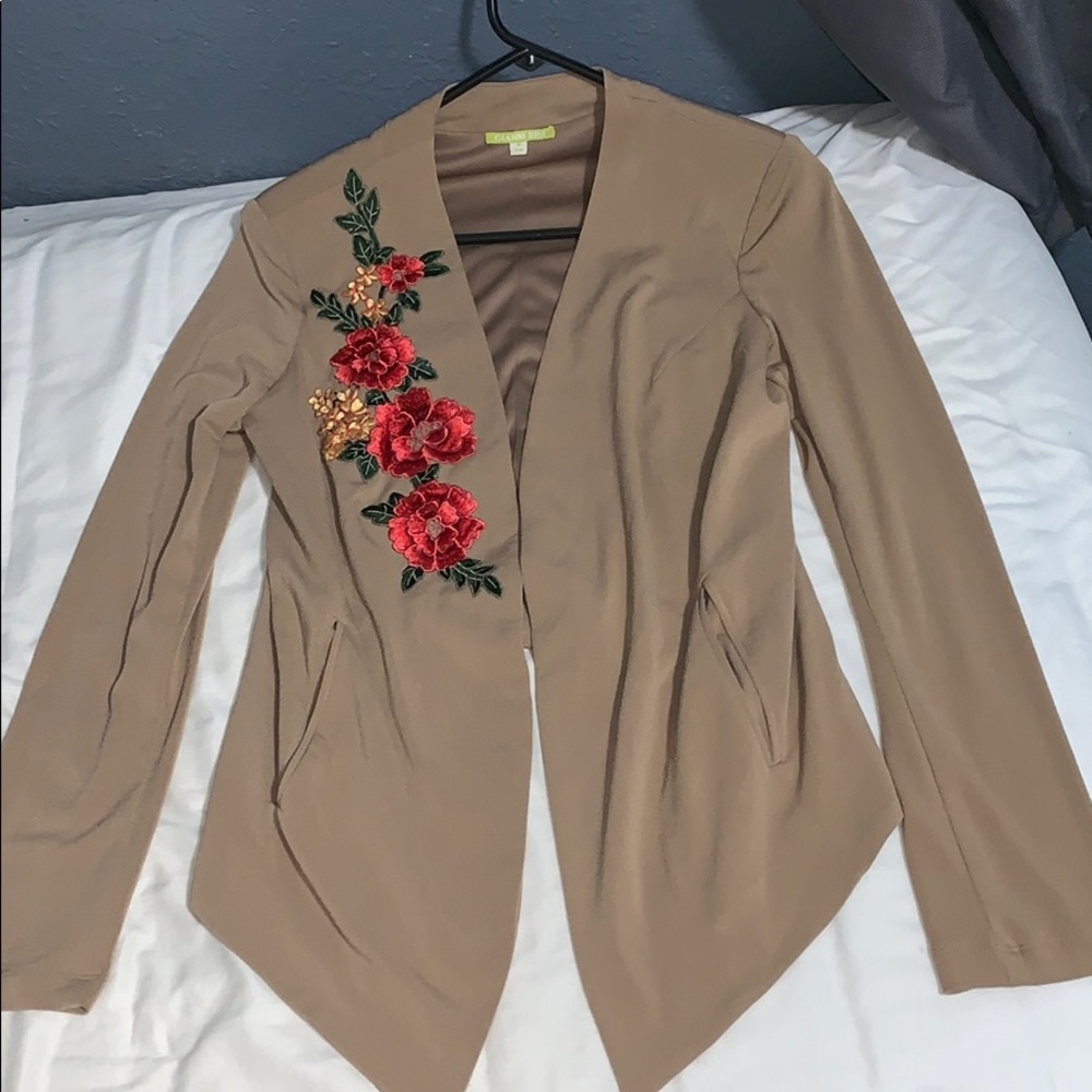 WOMENS GIANNI BINI TAN FLOWER CARDIGAN SIZE MEDIUM